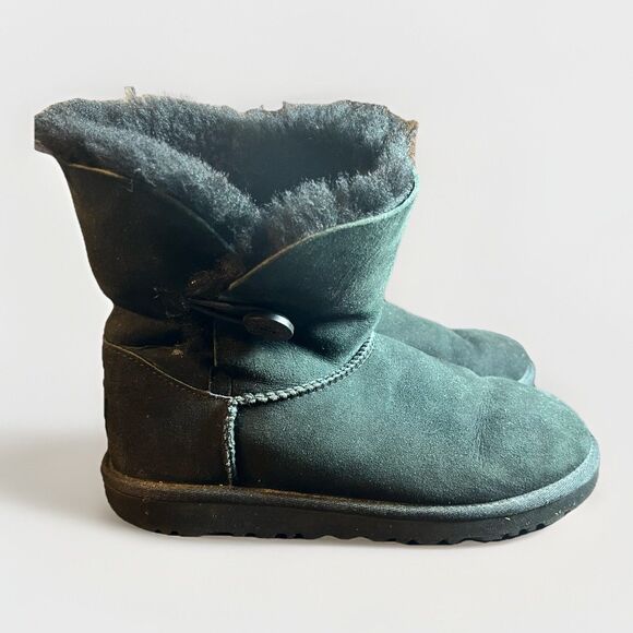 Ugg Mini Bailey Button Women’s 6 Black Clasic Outdoor Winter Fur Suede Boots - Picture 1 of 8